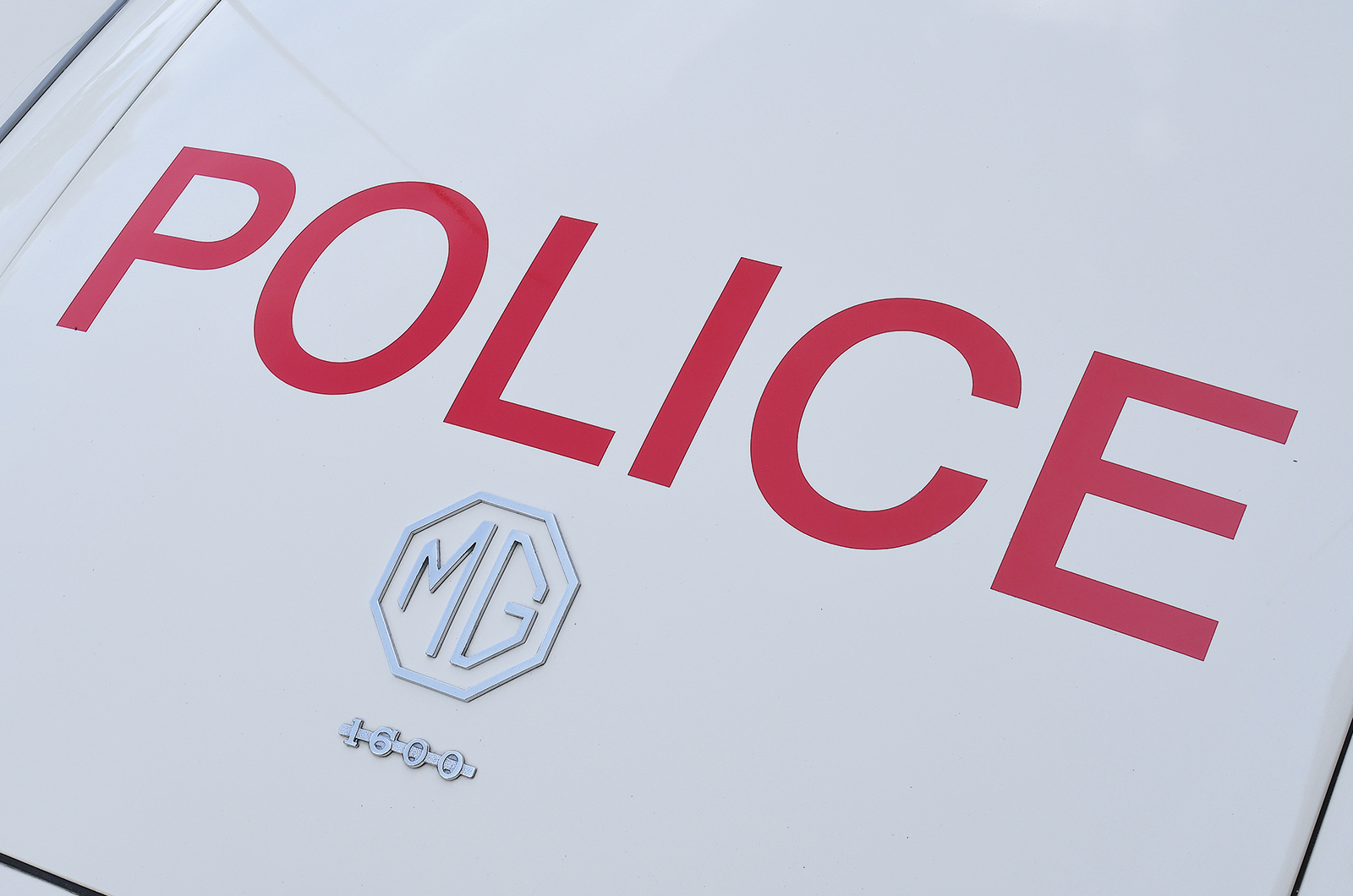 Classic & Sports Car – MGA vs Daimler SP250: high-speed policing