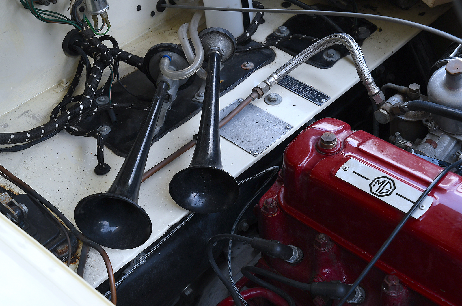 Classic & Sports Car – MGA vs Daimler SP250: high-speed policing