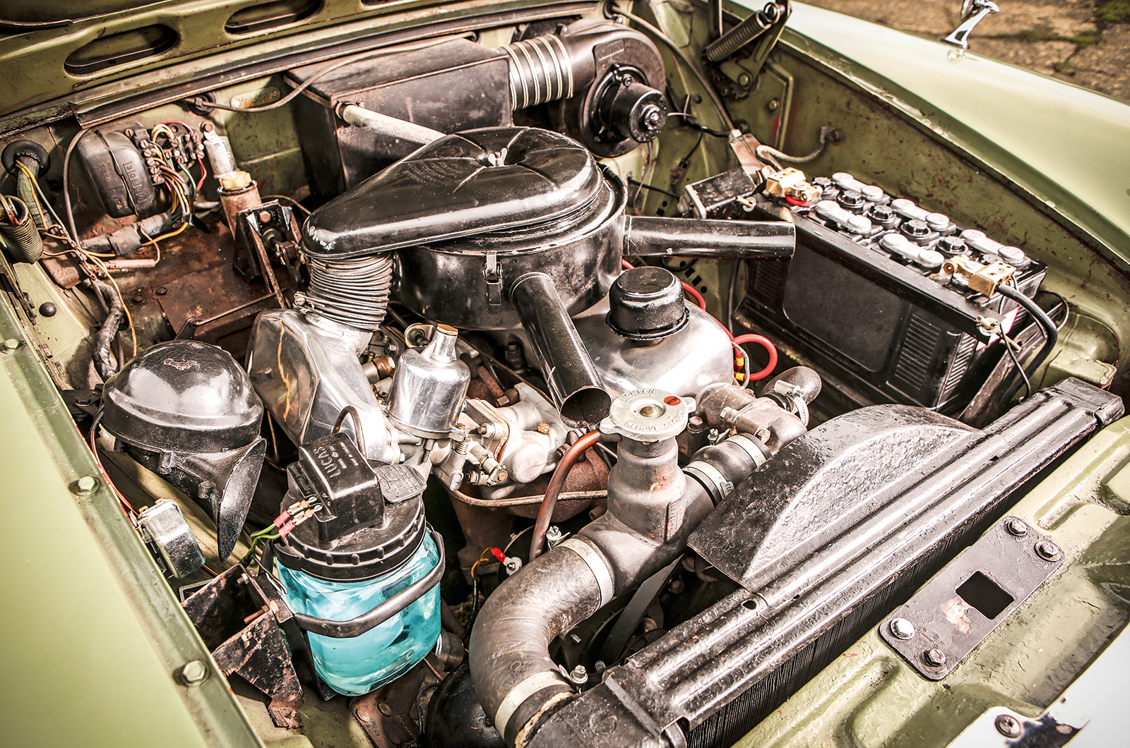 Classic & Sports Car – Standard Vanguard Sportsman vs Humber Hawk: Coventry’s middle class