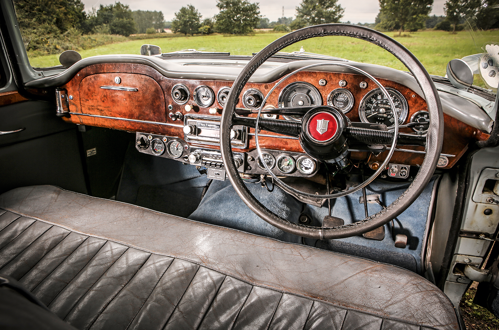 Classic & Sports Car – Standard Vanguard Sportsman vs Humber Hawk: Coventry’s middle class