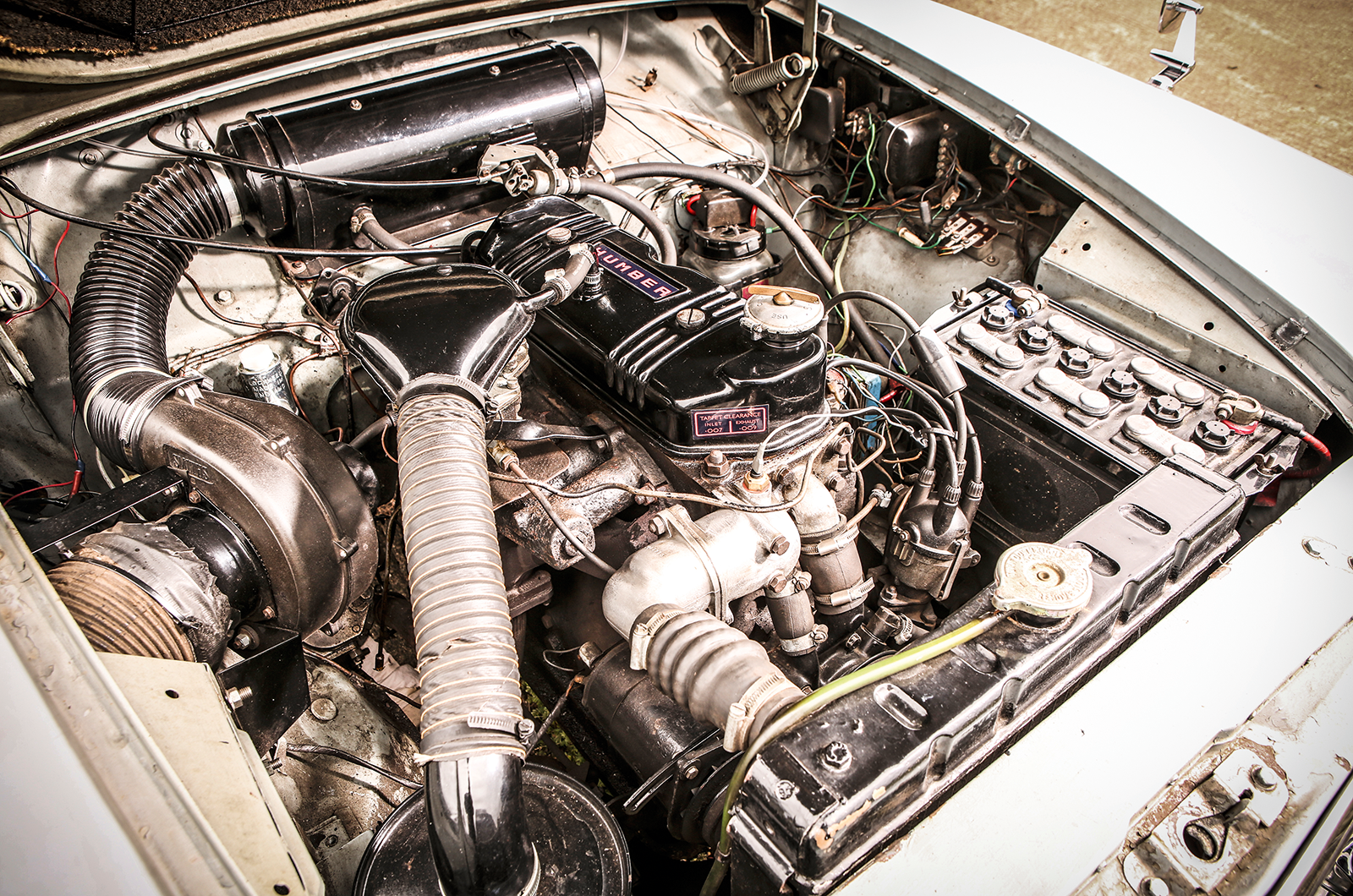 Classic & Sports Car – Standard Vanguard Sportsman vs Humber Hawk: Coventry’s middle class