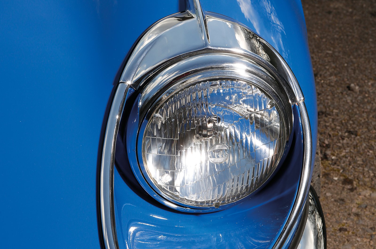 Classic & Sports Car – Jaguar E-type V12: return of the silent sports car