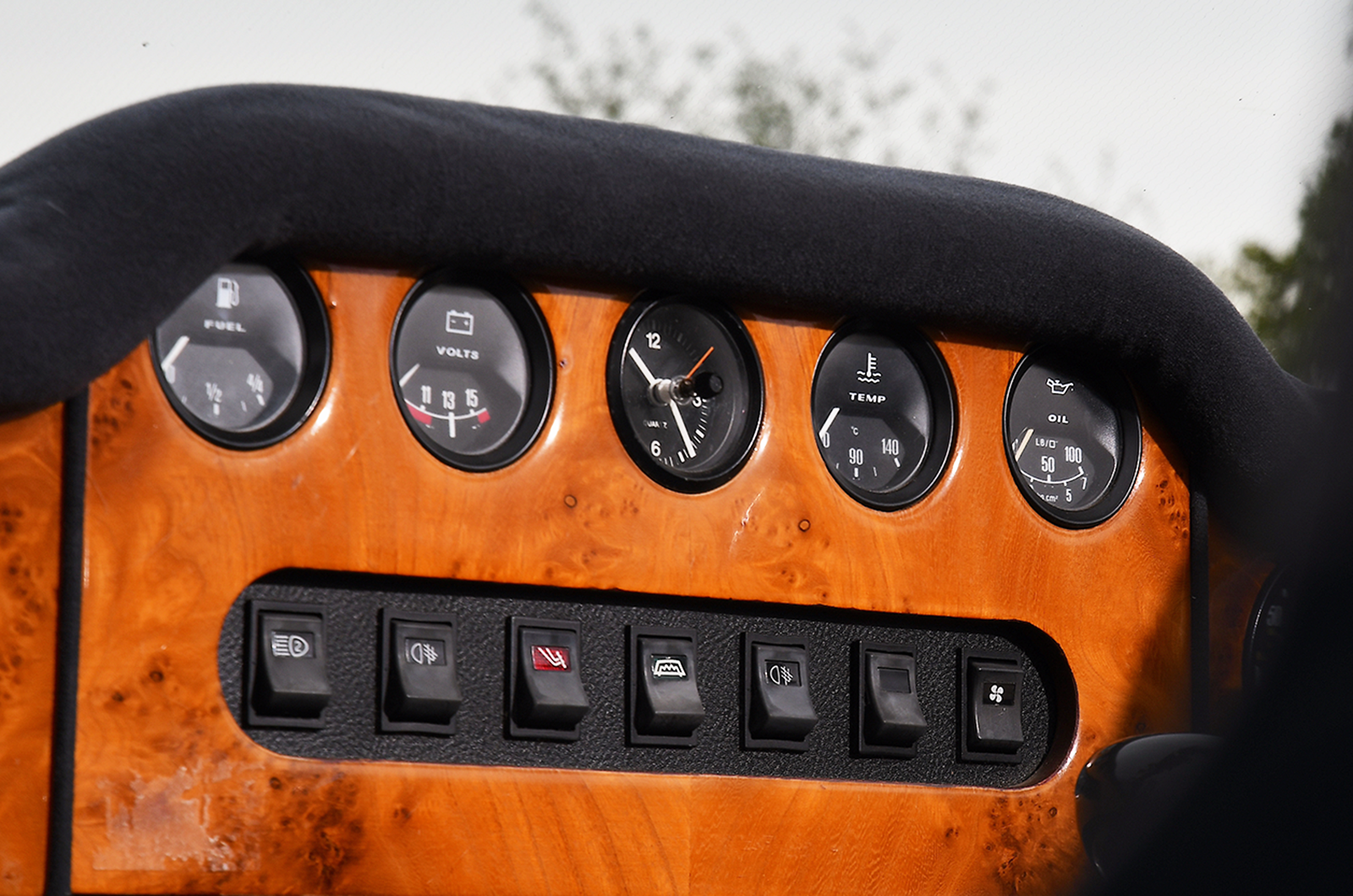 Classic & Sports Car – MG RV8 vs TVR Griffith vs Marcos Mantara: power to the people