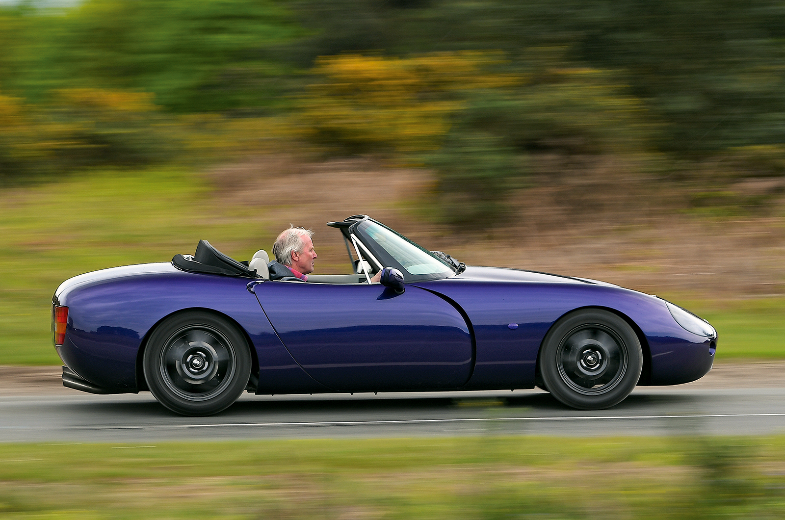 Classic & Sports Car – MG RV8 vs TVR Griffith vs Marcos Mantara: power to the people