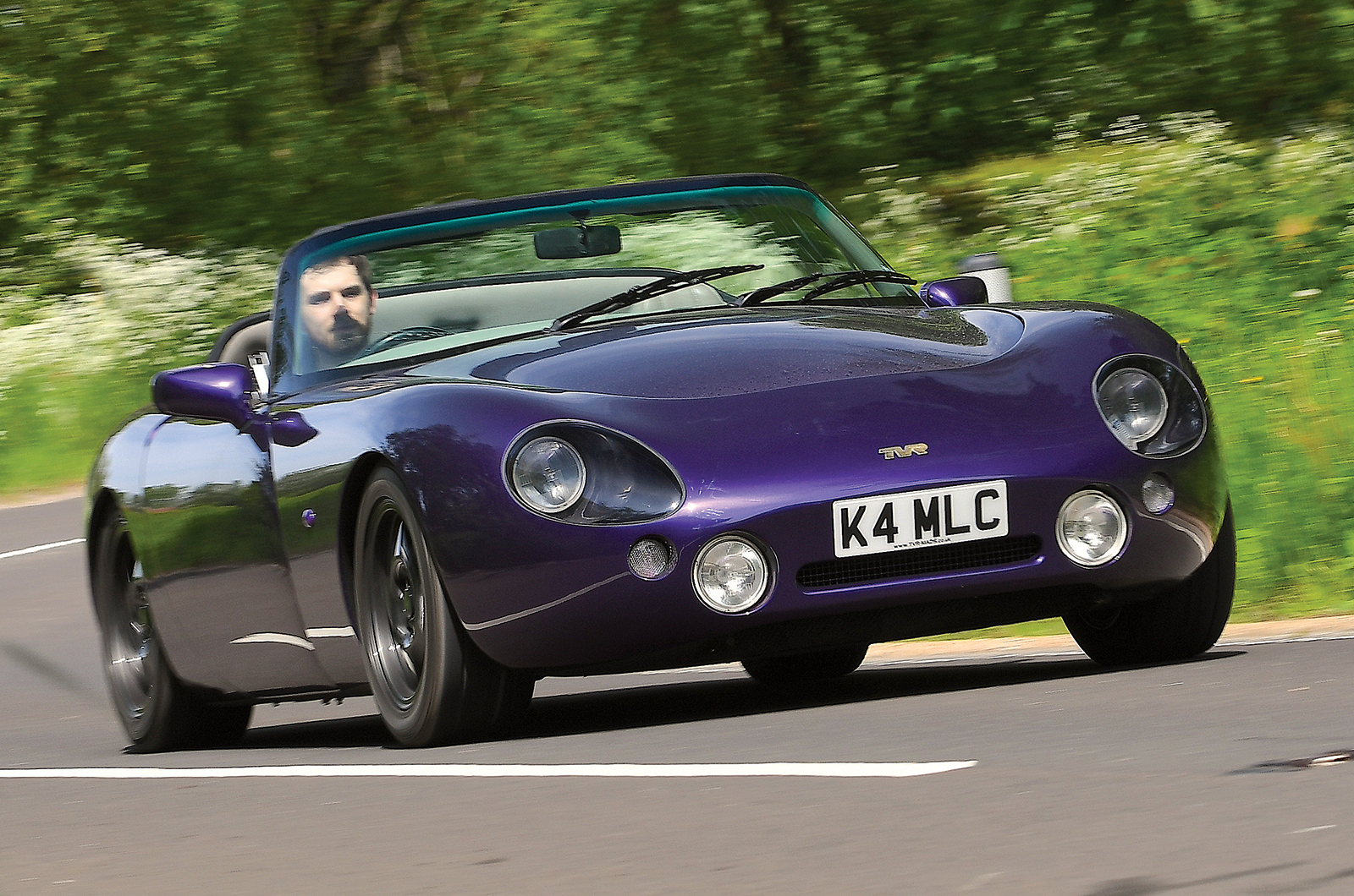 Classic & Sports Car – MG RV8 vs TVR Griffith vs Marcos Mantara: power to the people