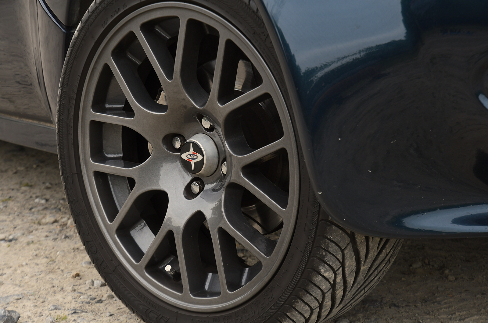 Classic & Sports Car – MG RV8 vs TVR Griffith vs Marcos Mantara: power to the people