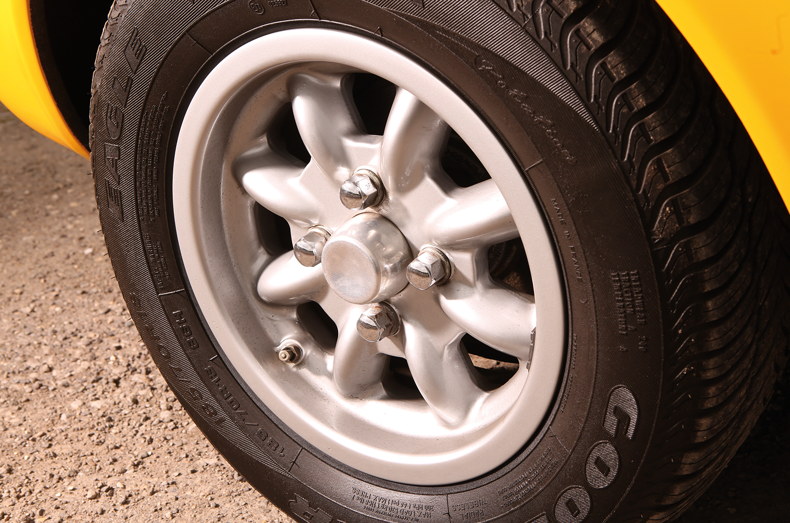 Classic & Sports Car – Ford Escort vs Hillman Avenger vs Vauxhall Firenza: hot hatch beaters