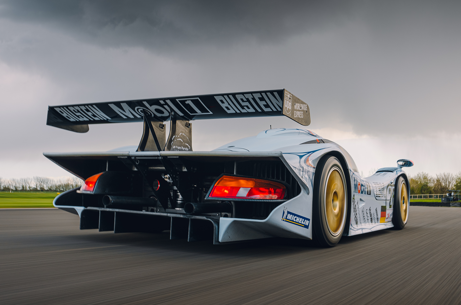 Classic & Sports Car – Porsche 911 turbo racers: blown away