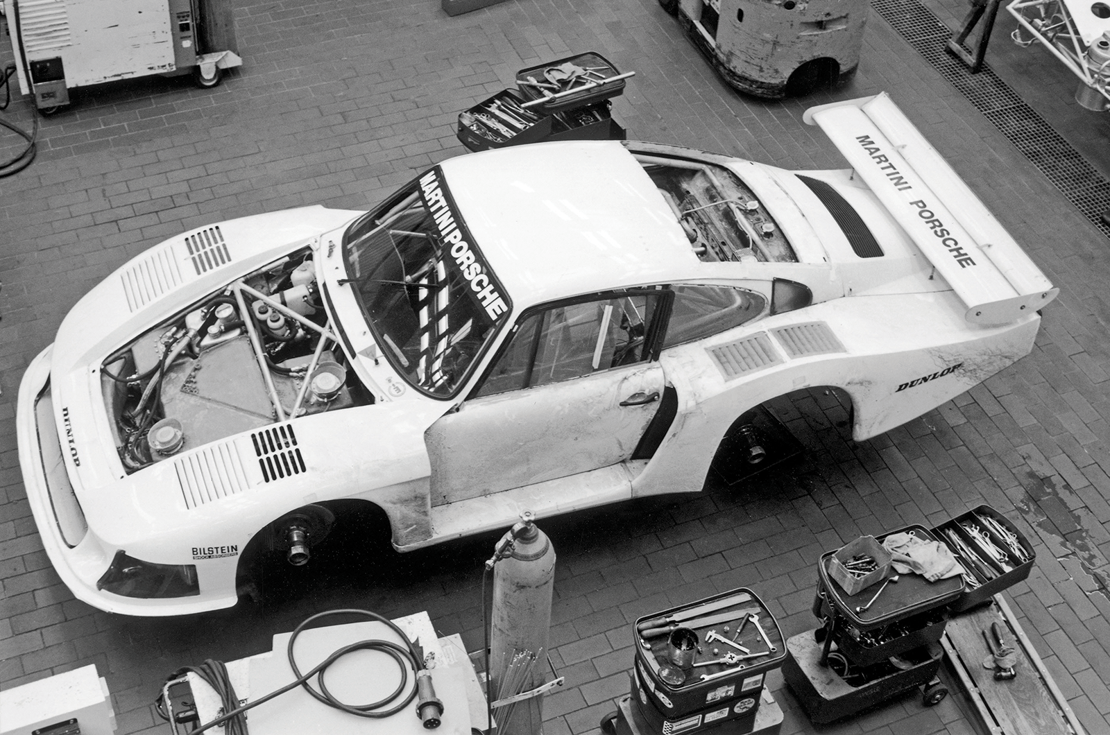 Classic & Sports Car – Porsche 911 turbo racers: blown away