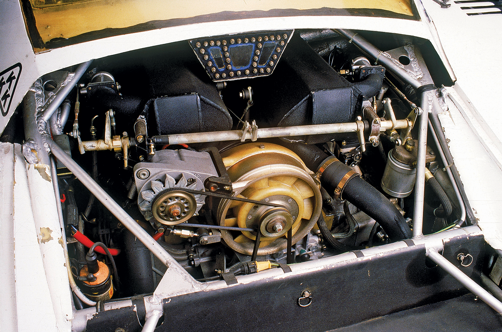 Classic & Sports Car – Porsche 911 turbo racers: blown away