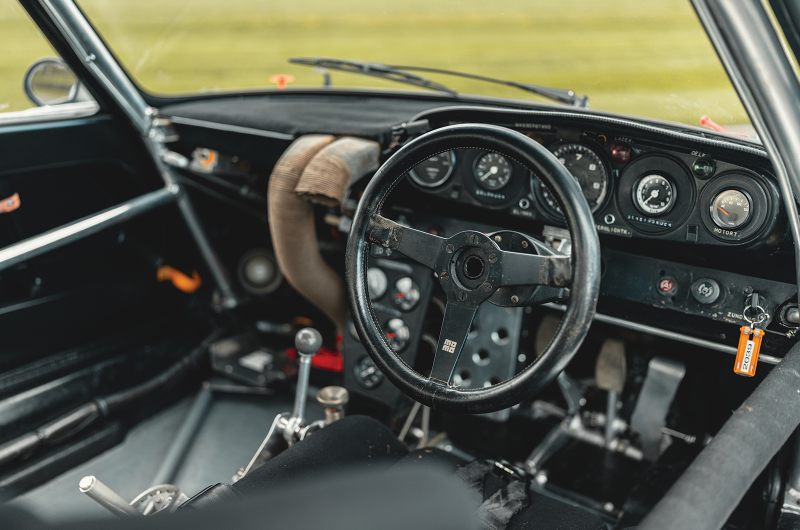 Classic & Sports Car – Porsche 911 turbo racers: blown away