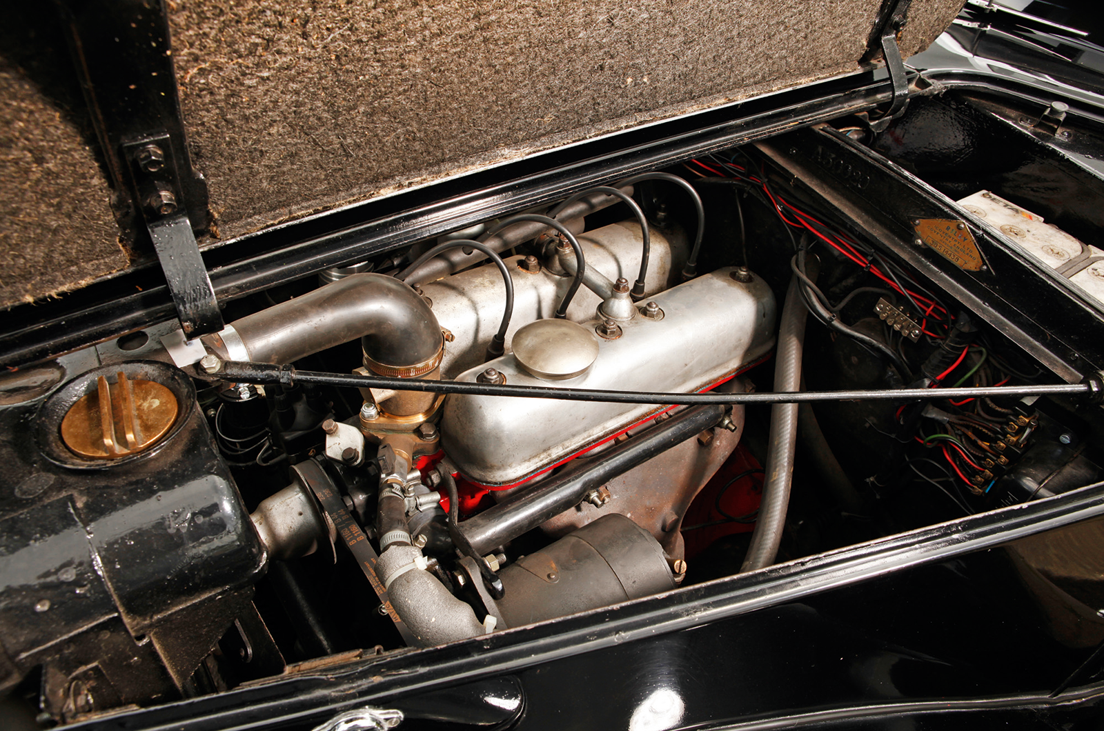 Classic & Sports Car – Riley RMA vs Jowett Javelin: 1½-litre saloon showdown