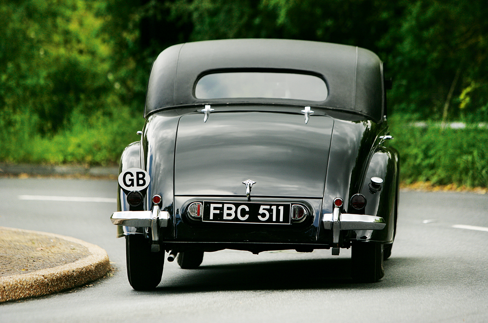 Classic & Sports Car – Riley RMA vs Jowett Javelin: 1½-litre saloon showdown