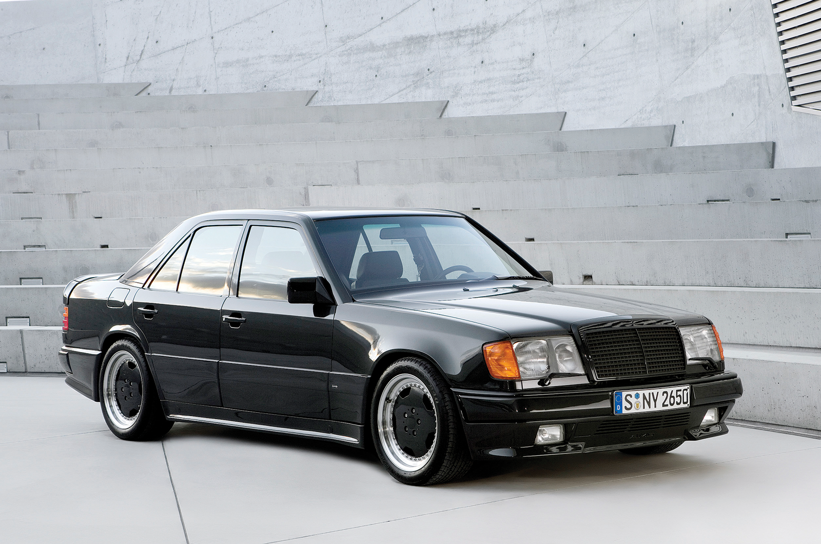 Classic & Sports Car – Mercedes-Benz E60 AMG: devil in disguise