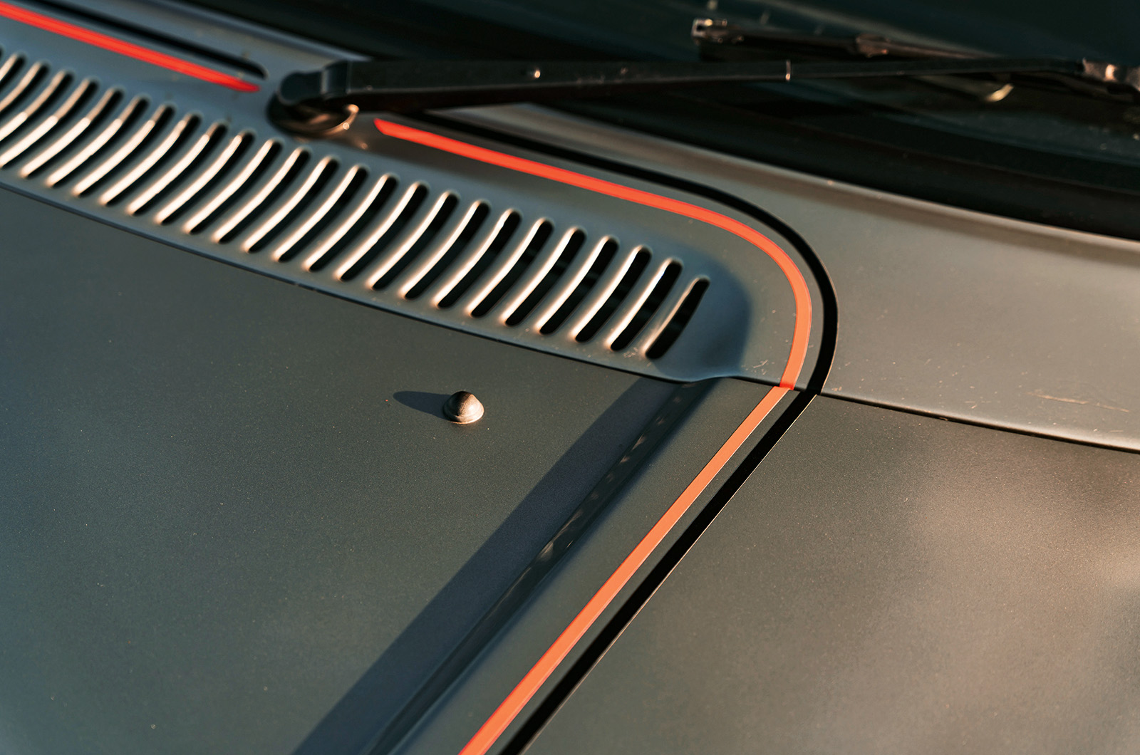 Classic & Sports Car – Volvo 242 GT: the flying brick