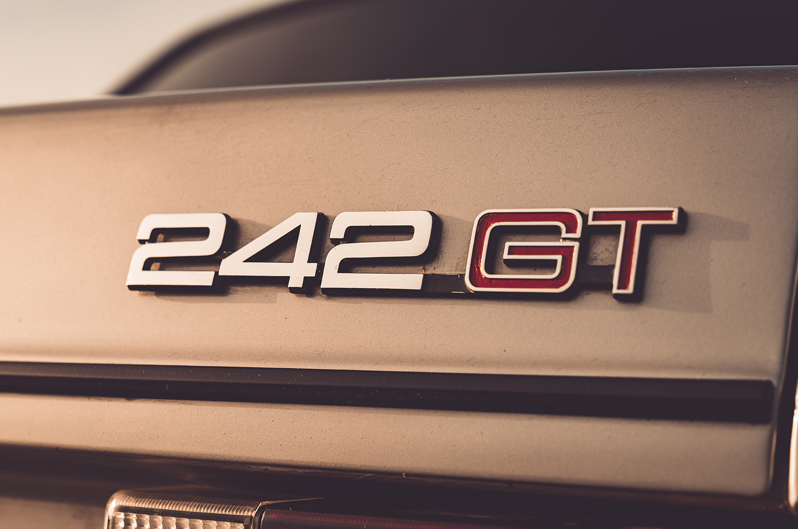 Classic & Sports Car – Volvo 242 GT: the flying brick