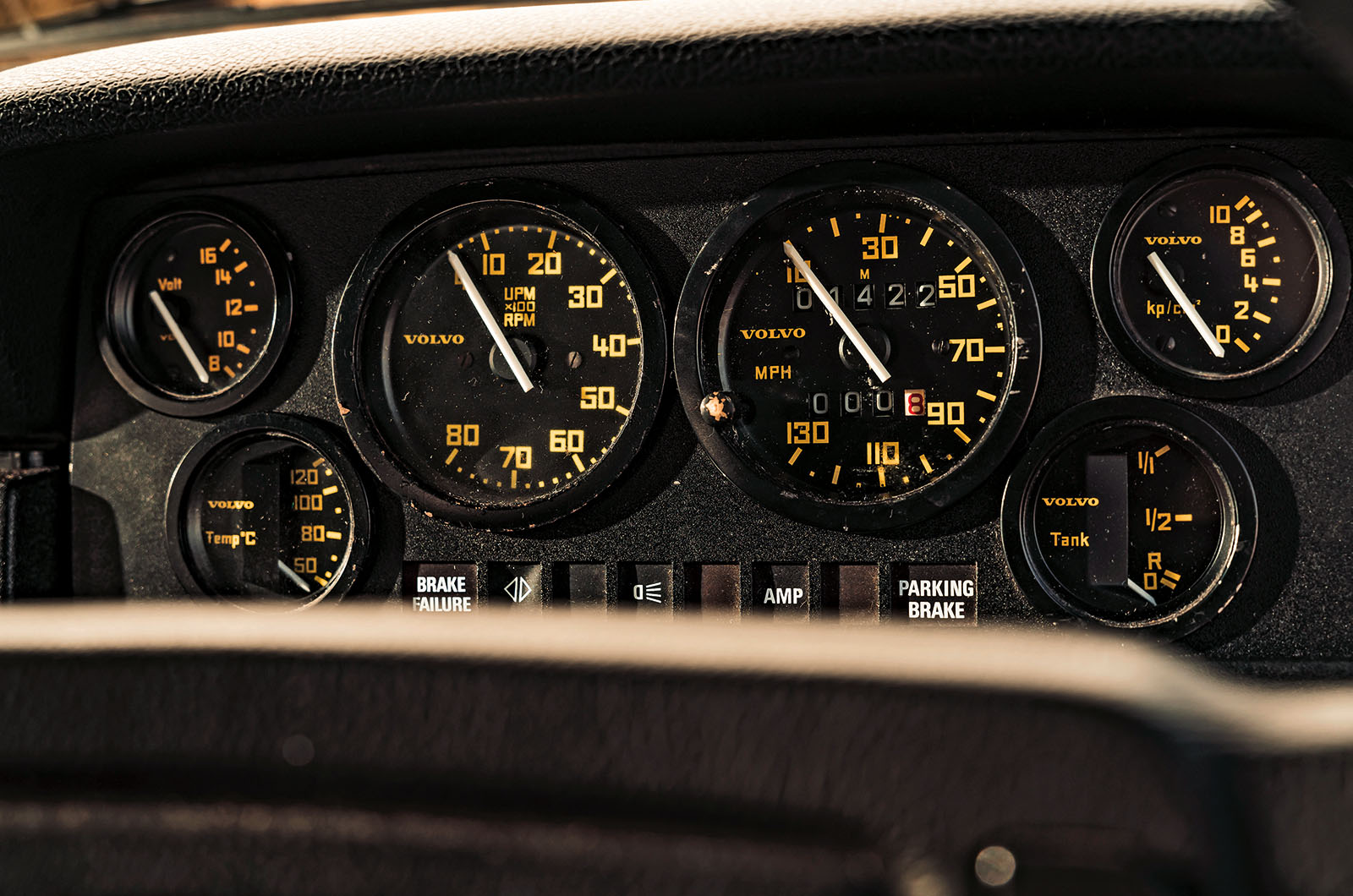 Classic & Sports Car – Volvo 242 GT: the flying brick