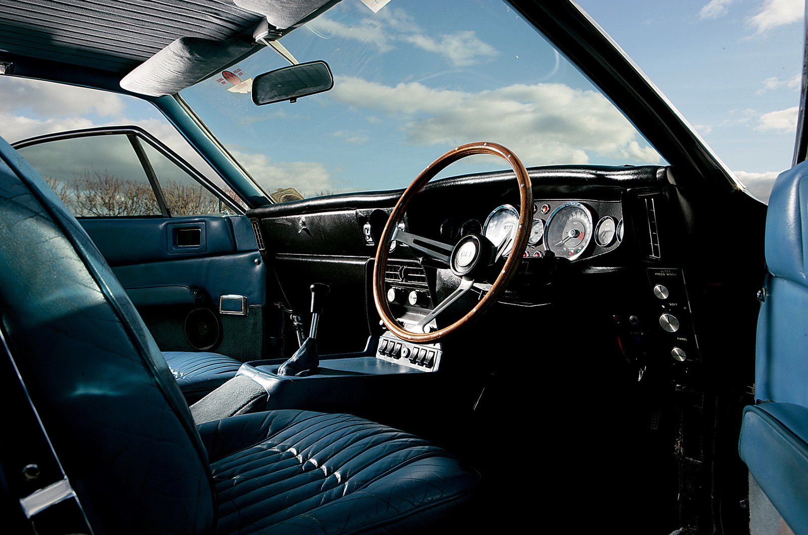 Classic & Sports Car – Aston Martin DBS V8 vs Jensen Interceptor SP vs Gordon-Keeble GK1: ’60s GT showdown