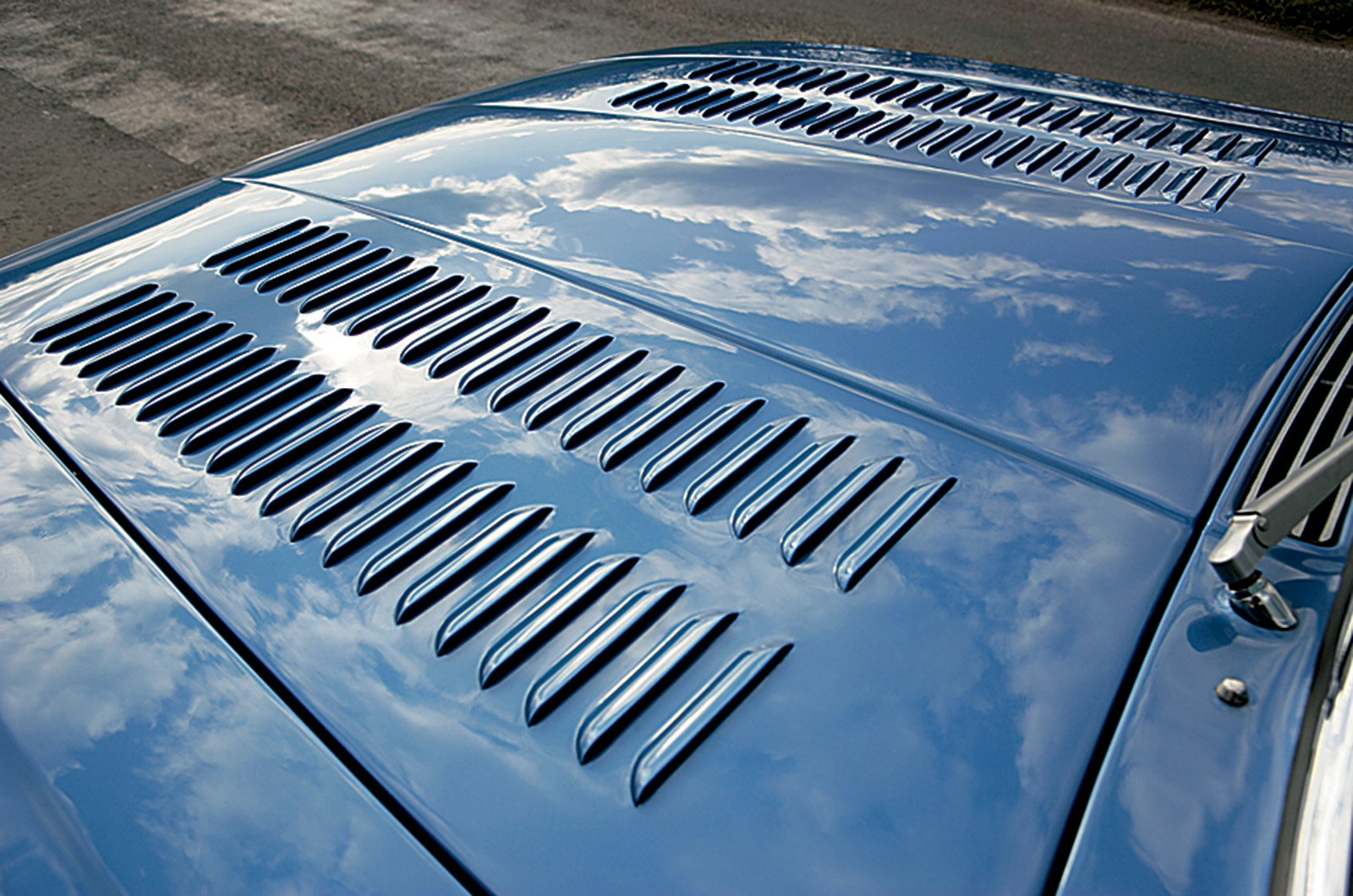 Classic & Sports Car – Aston Martin DBS V8 vs Jensen Interceptor SP vs Gordon-Keeble GK1: ’60s GT showdown