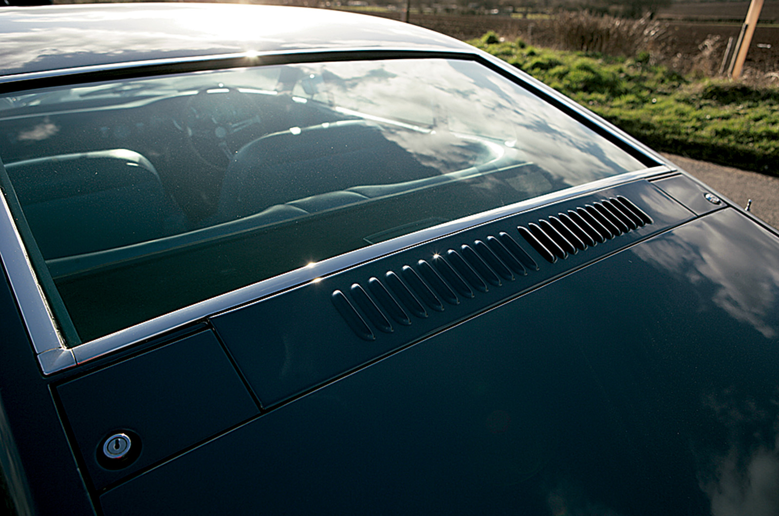 Classic & Sports Car – Aston Martin DBS V8 vs Jensen Interceptor SP vs Gordon-Keeble GK1: ’60s GT showdown