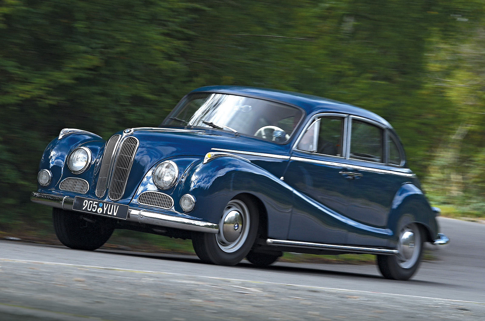 Classic & Sports Car – BMW 2600L vs Borgward P100: Munich meets Bremen