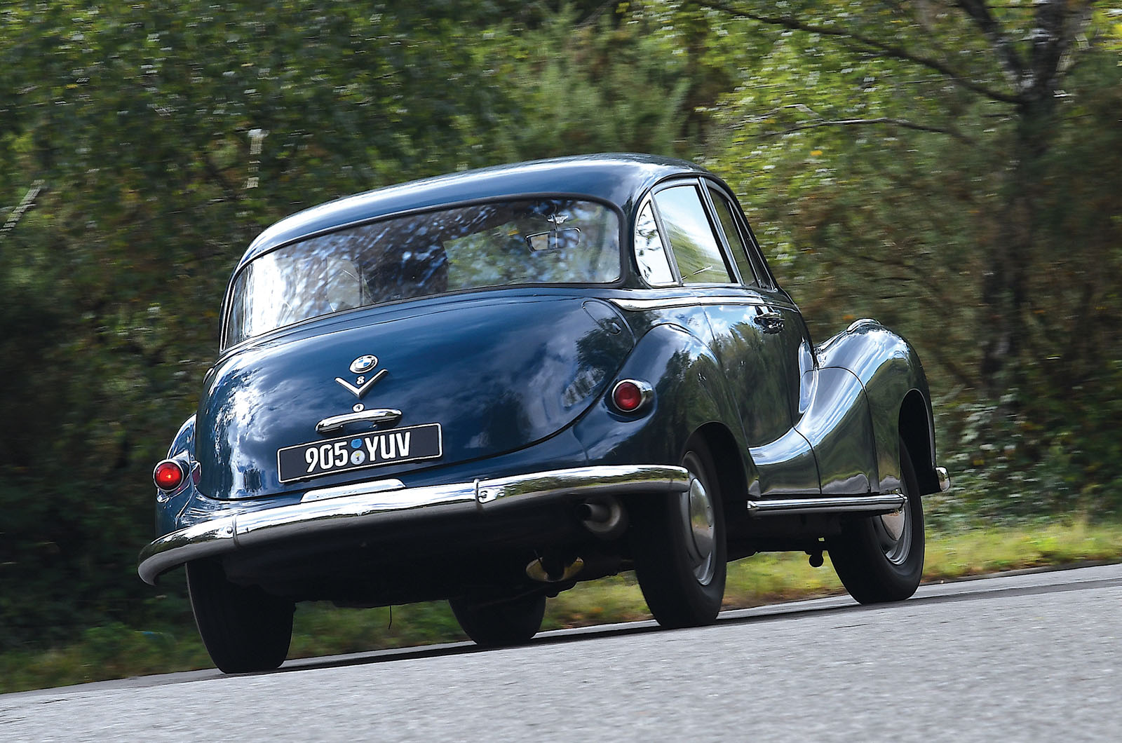 Classic & Sports Car – BMW 2600L vs Borgward P100: Munich meets Bremen
