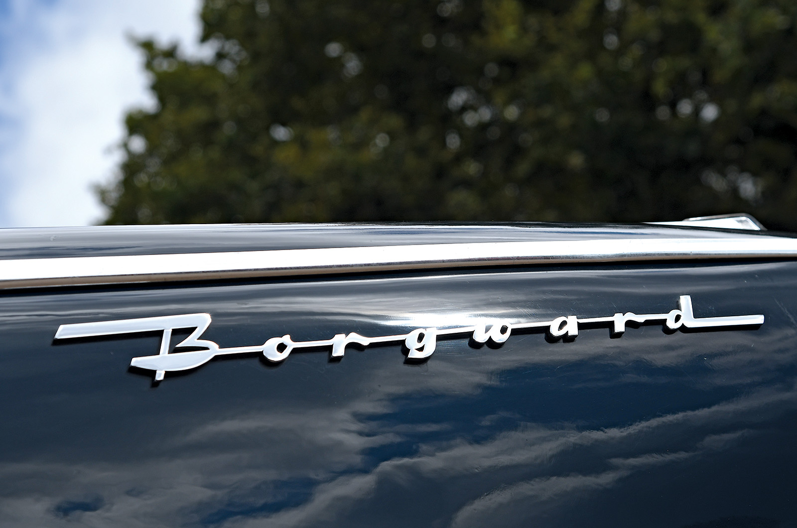 Classic & Sports Car – BMW 2600L vs Borgward P100: Munich meets Bremen