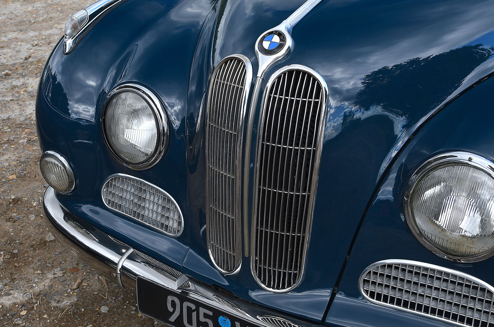 Classic & Sports Car – BMW 2600L vs Borgward P100: Munich meets Bremen