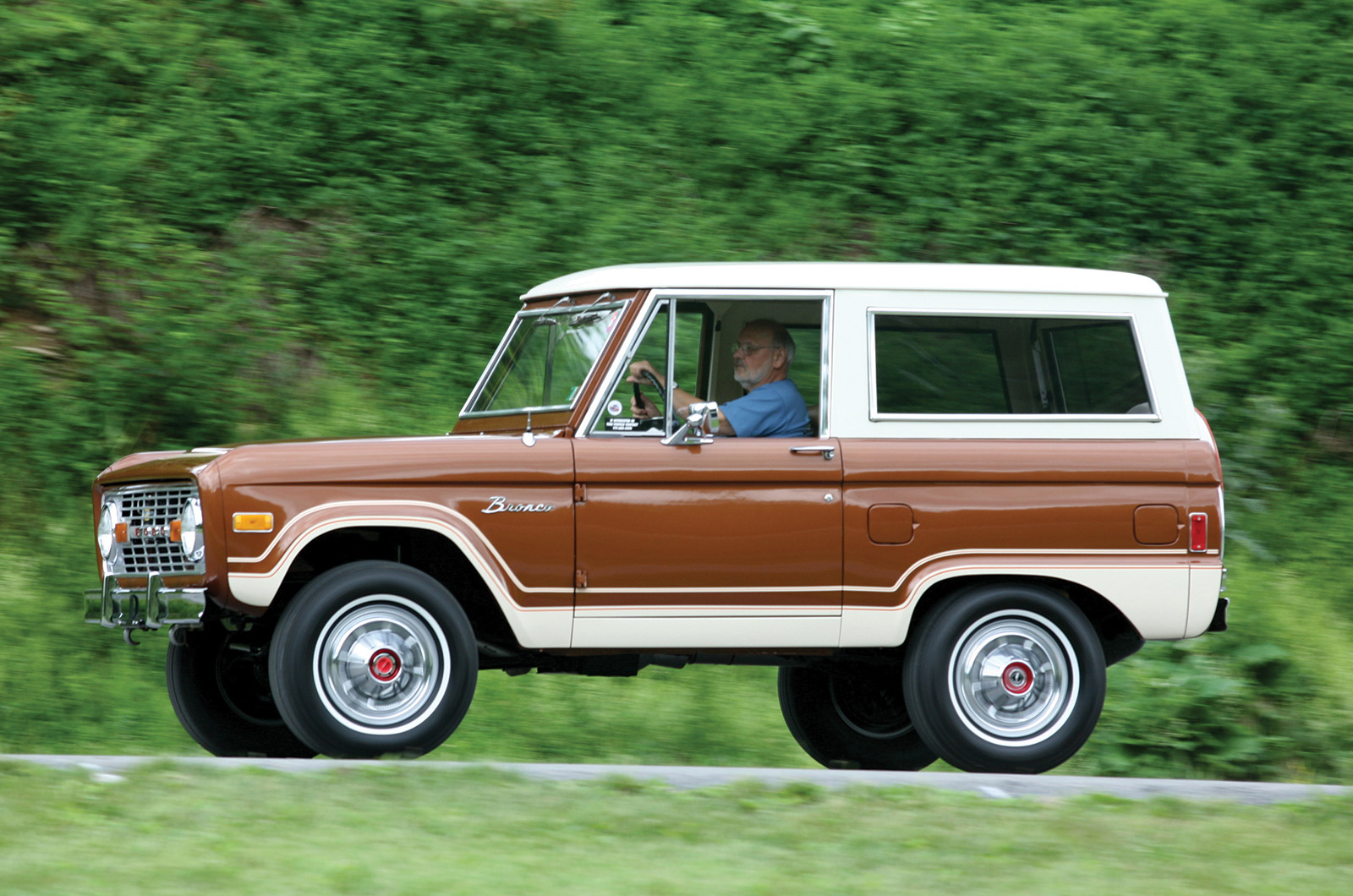 Classic & Sports Car – Ford Bronco family: wild horses