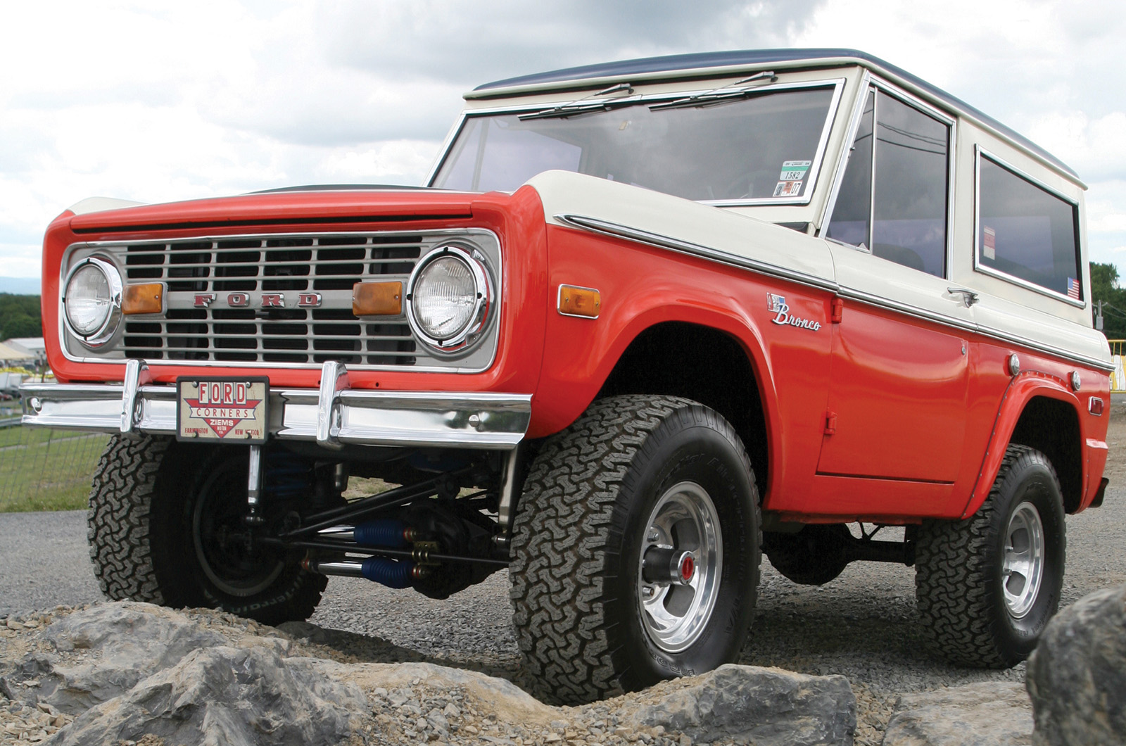 Classic & Sports Car – Ford Bronco family: wild horses