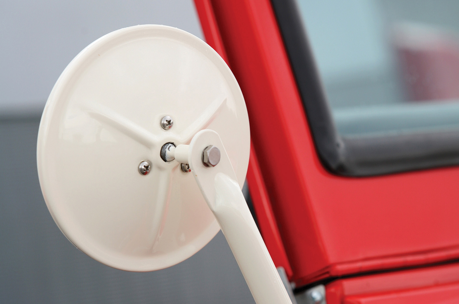 Classic & Sports Car – Ford Bronco family: wild horses