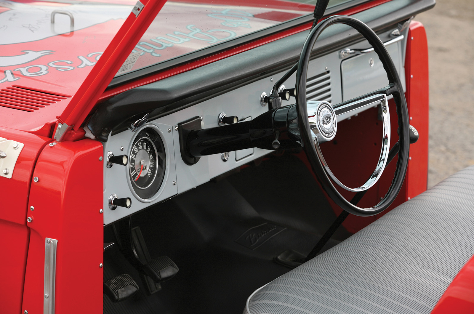 Classic & Sports Car – Ford Bronco family: wild horses