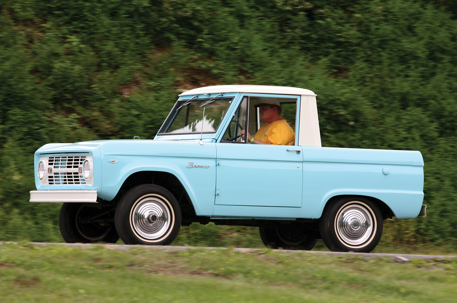 Classic & Sports Car – Ford Bronco family: wild horses