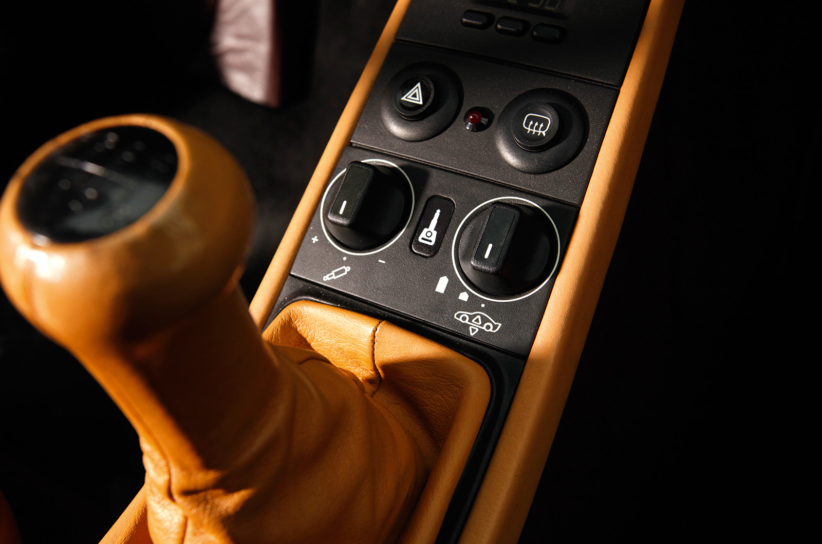 Classic & Sports Car – Porsche 911 Carrera RS 2.7 vs 930 turbo vs 959: extreme sports