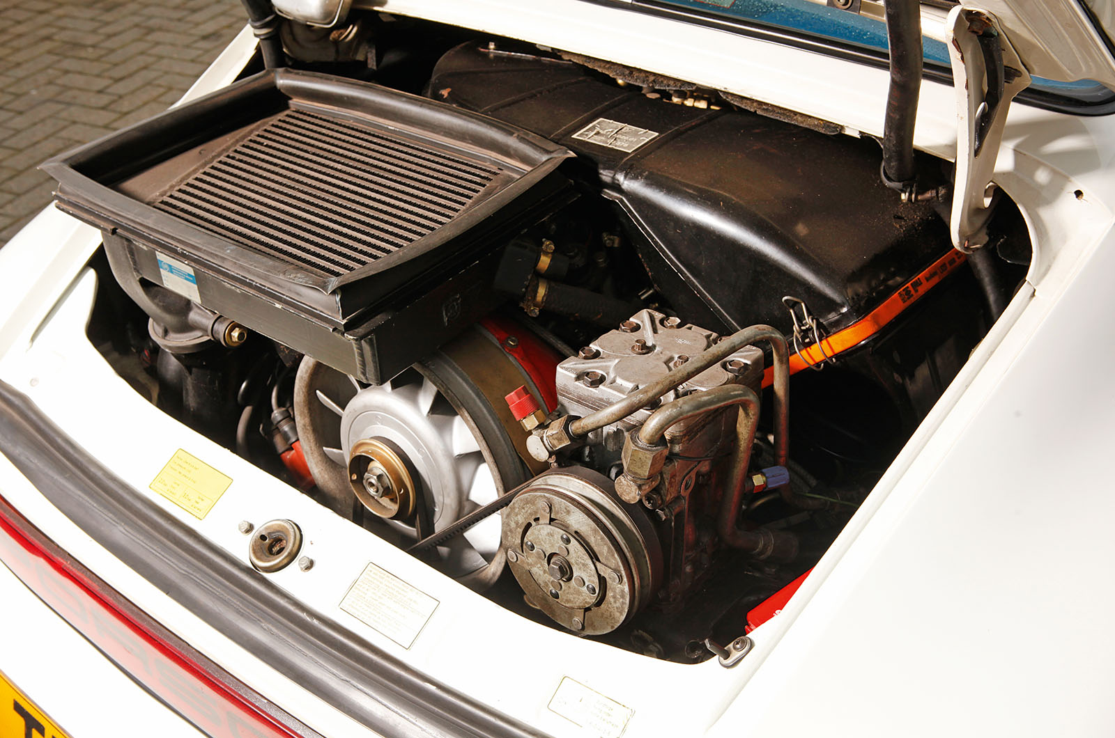 Classic & Sports Car – Porsche 911 Carrera RS 2.7 vs 930 turbo vs 959: extreme sports