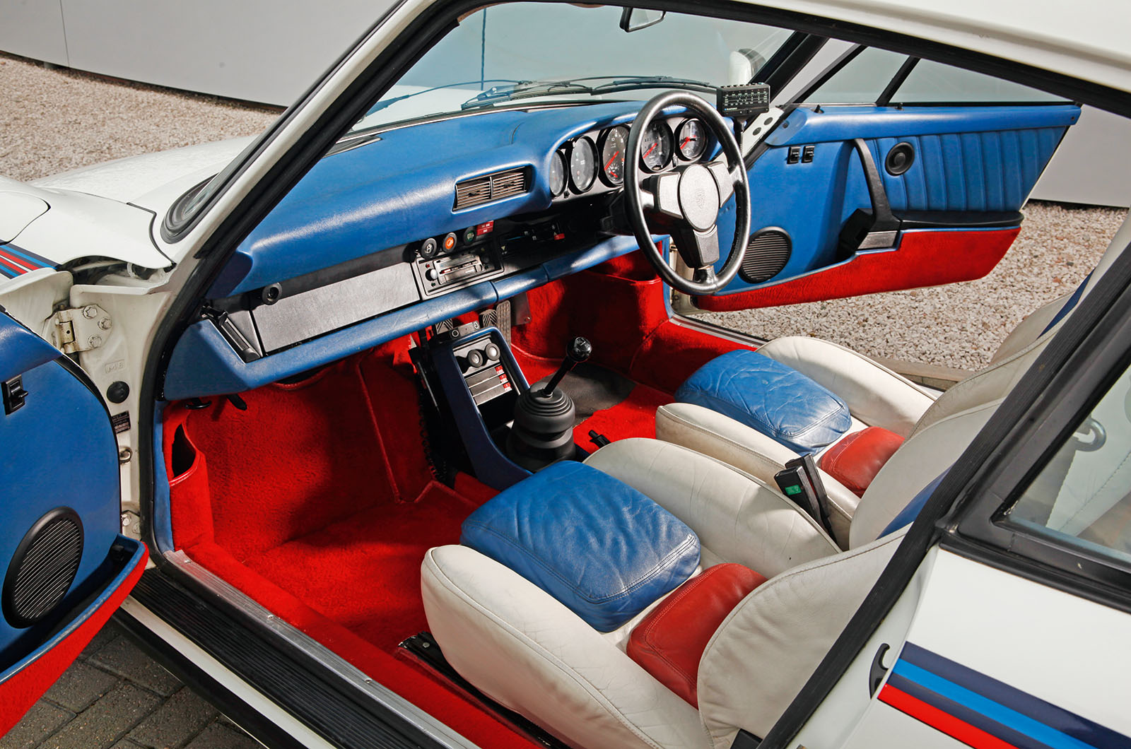 Classic & Sports Car – Porsche 911 Carrera RS 2.7 vs 930 turbo vs 959: extreme sports