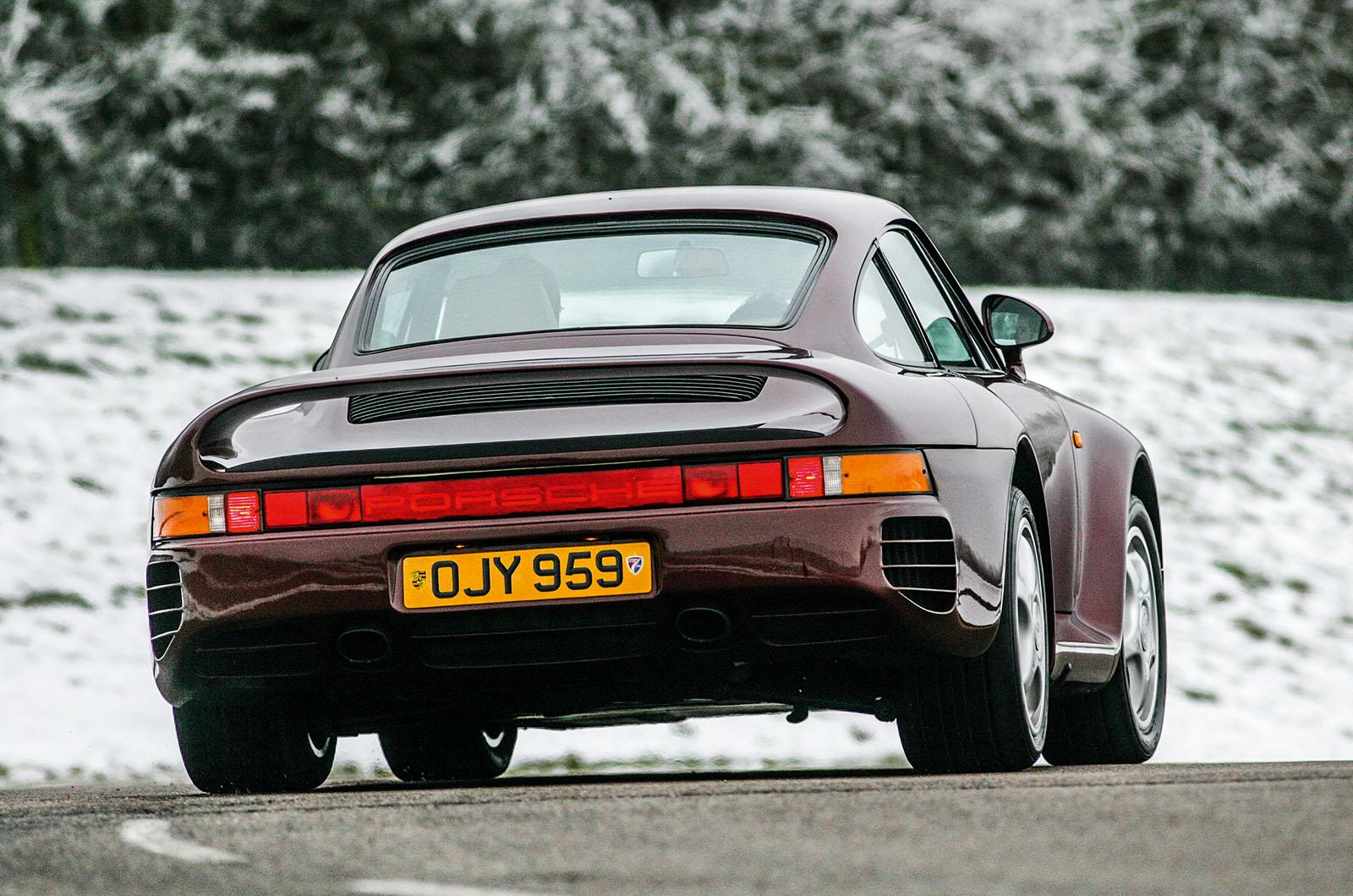 Classic & Sports Car – Porsche 911 Carrera RS 2.7 vs 930 turbo vs 959: extreme sports
