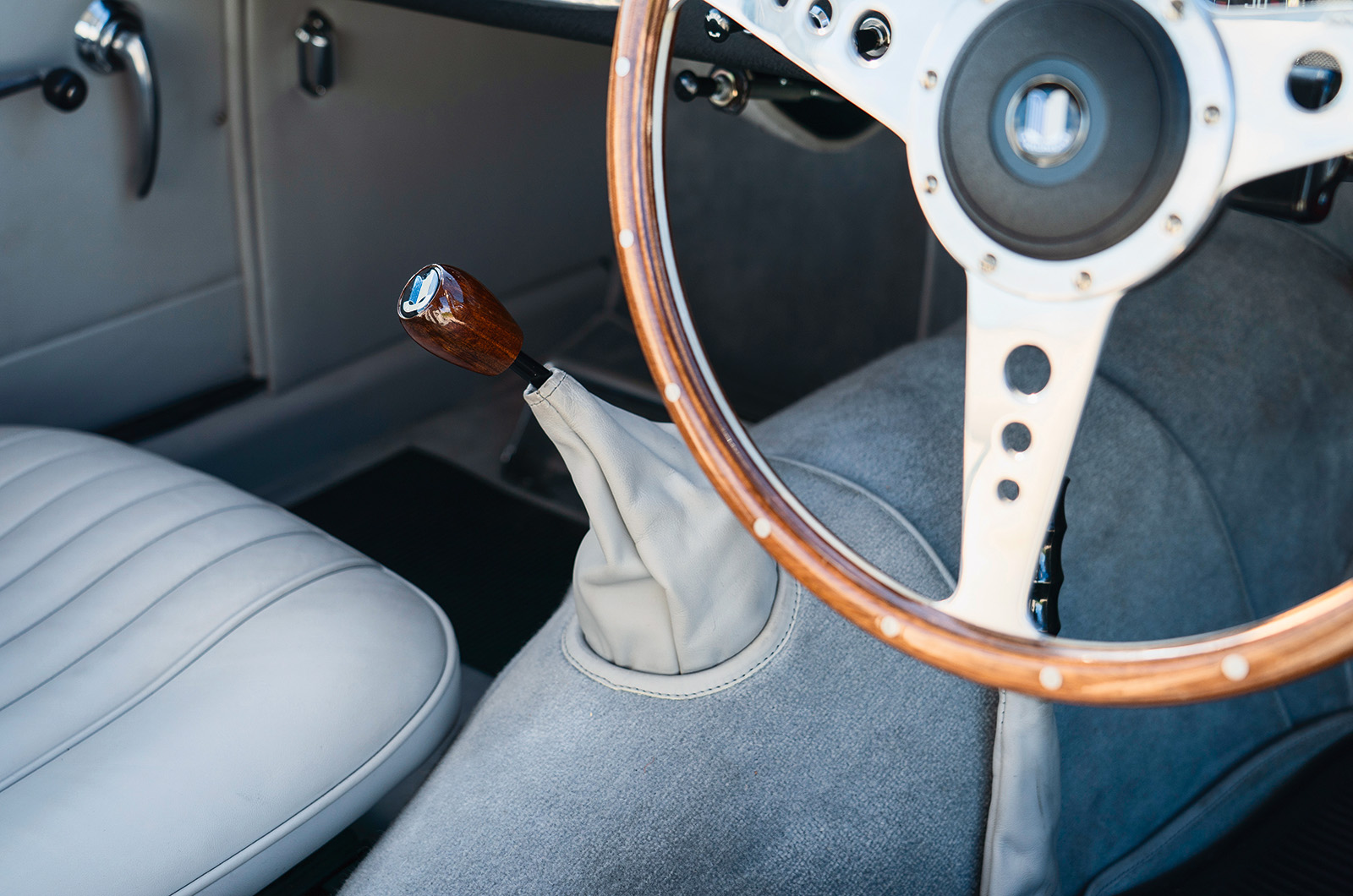 Classic & Sports Car – Triumph Italia 2000 vs Sunbeam Venezia: Latin lessons