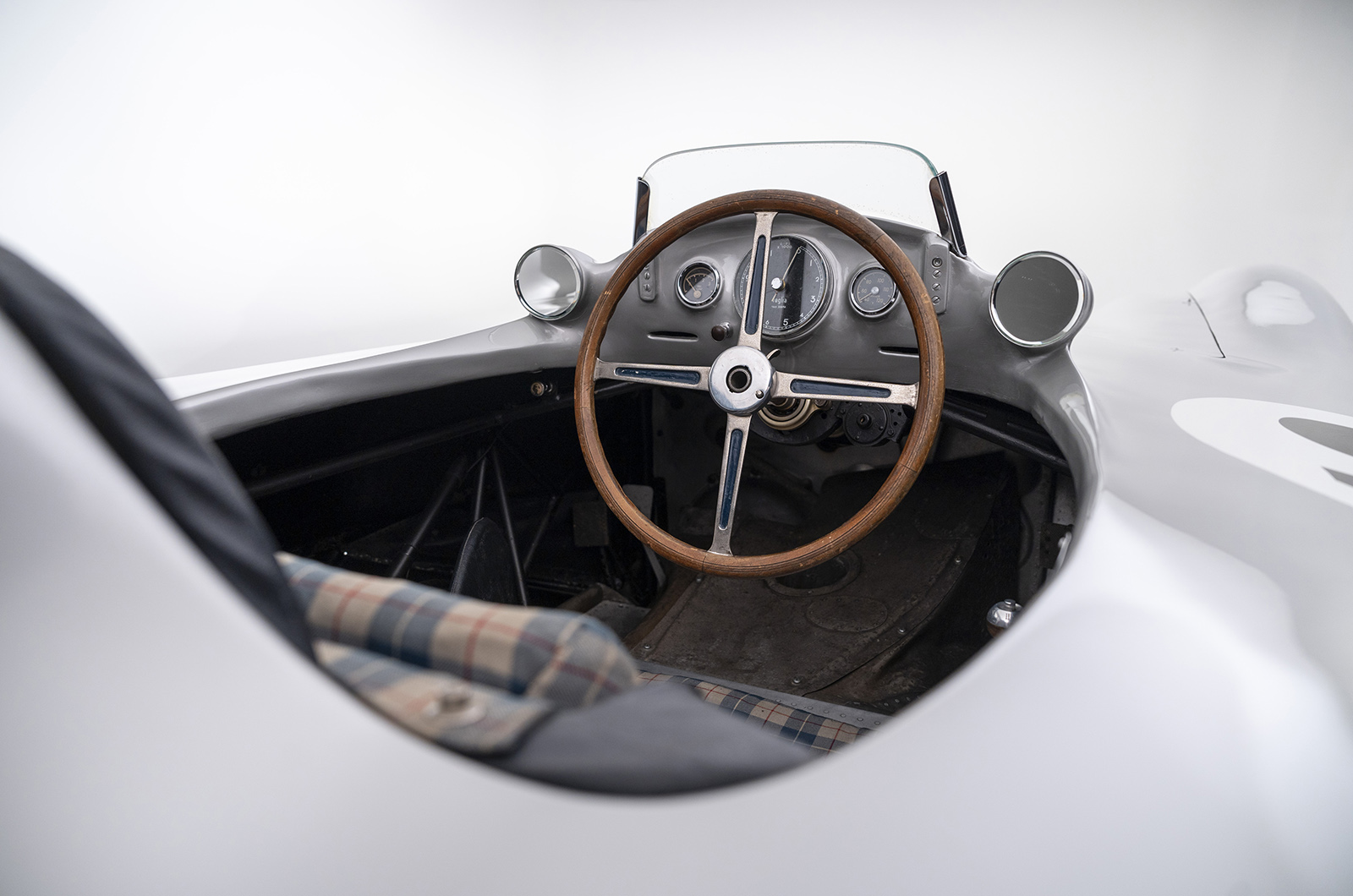 Classic & Sports Car – Moss and Fangio’s F1 Mercedes makes history