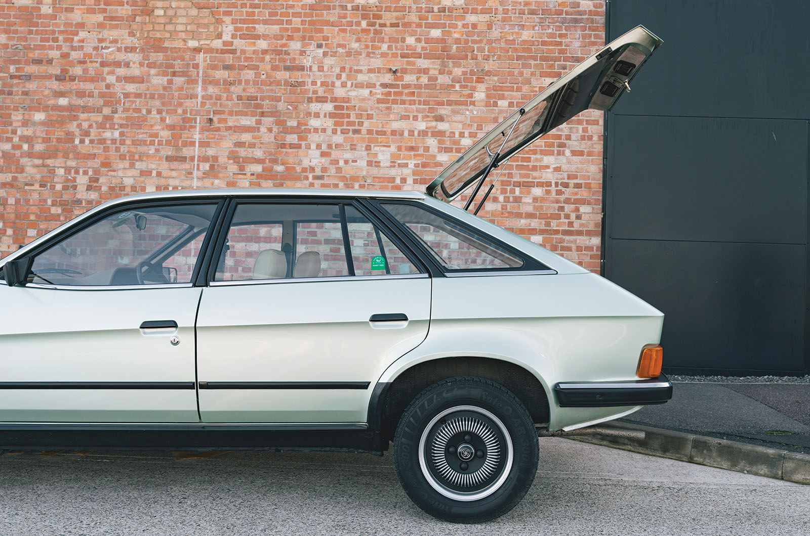 Classic & Sports Car – Austin vs Morris vs Wolseley vs Princess: British Leyland’s ADO71 family