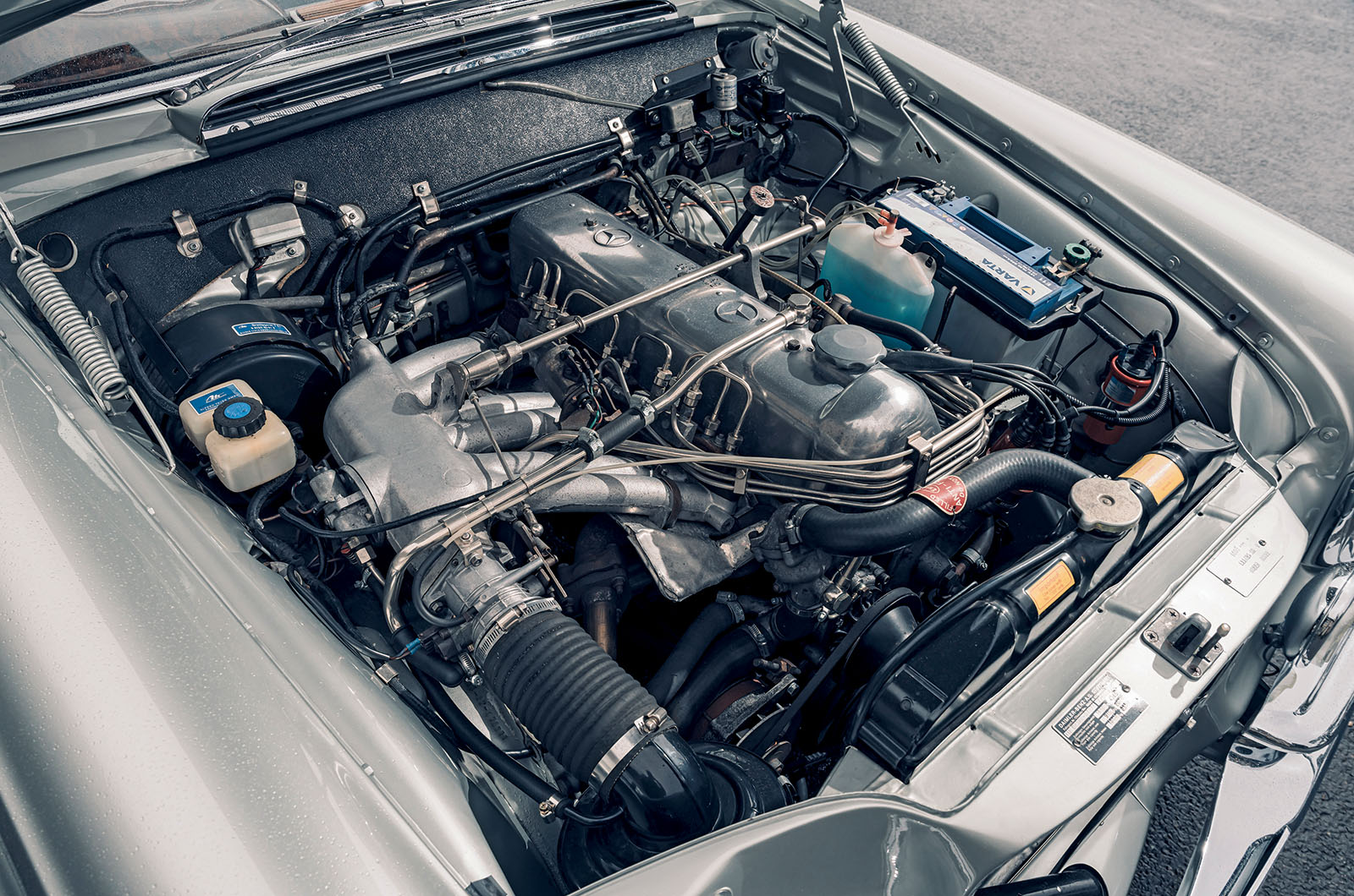 Classic & Sports Car – Mercedes-Benz 220SEb Cabriolet vs 280SE 3.5 Cabriolet: half-price glamour