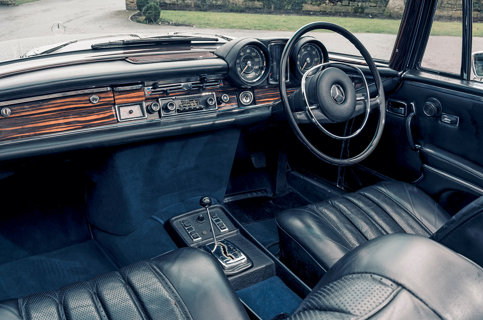 Classic & Sports Car – Mercedes-Benz 220SEb Cabriolet vs 280SE 3.5 Cabriolet: half-price glamour