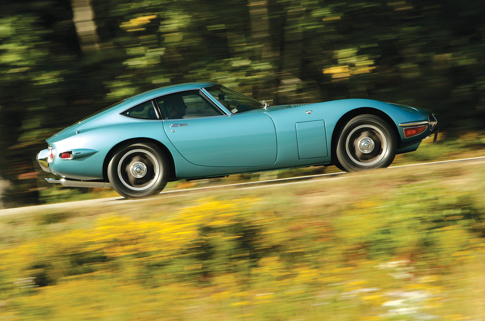 Classic & Sports Car – Toyota 2000GT: challenging the status quo