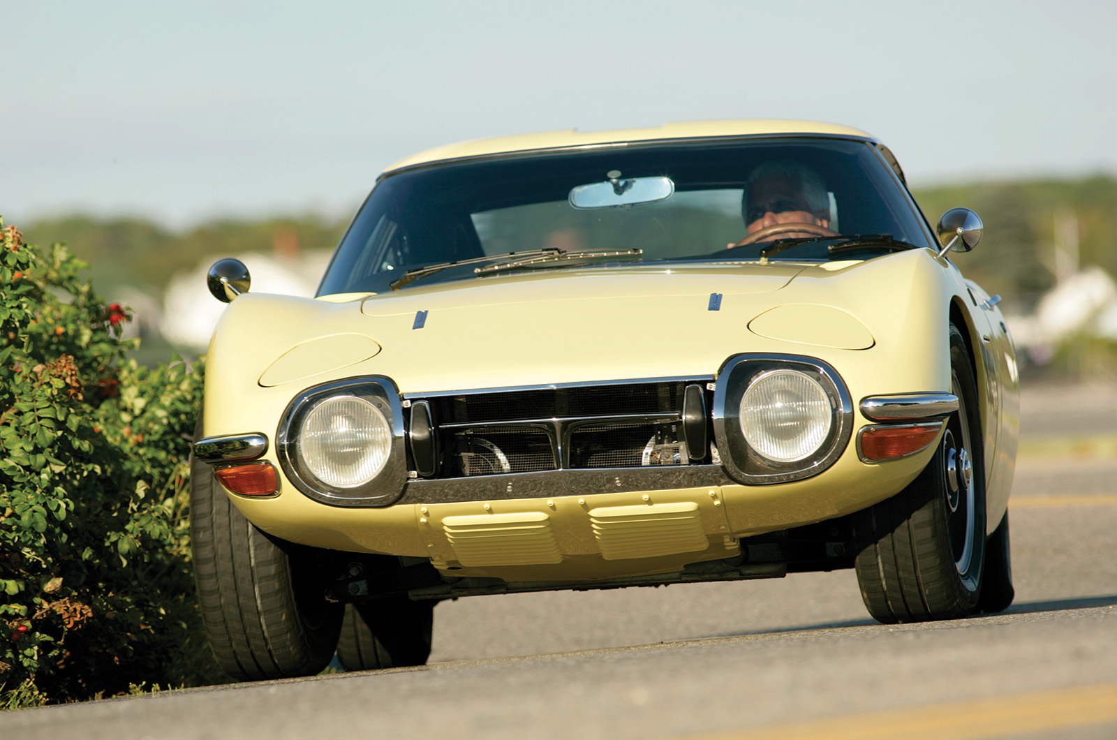 Classic & Sports Car – Toyota 2000GT: challenging the status quo