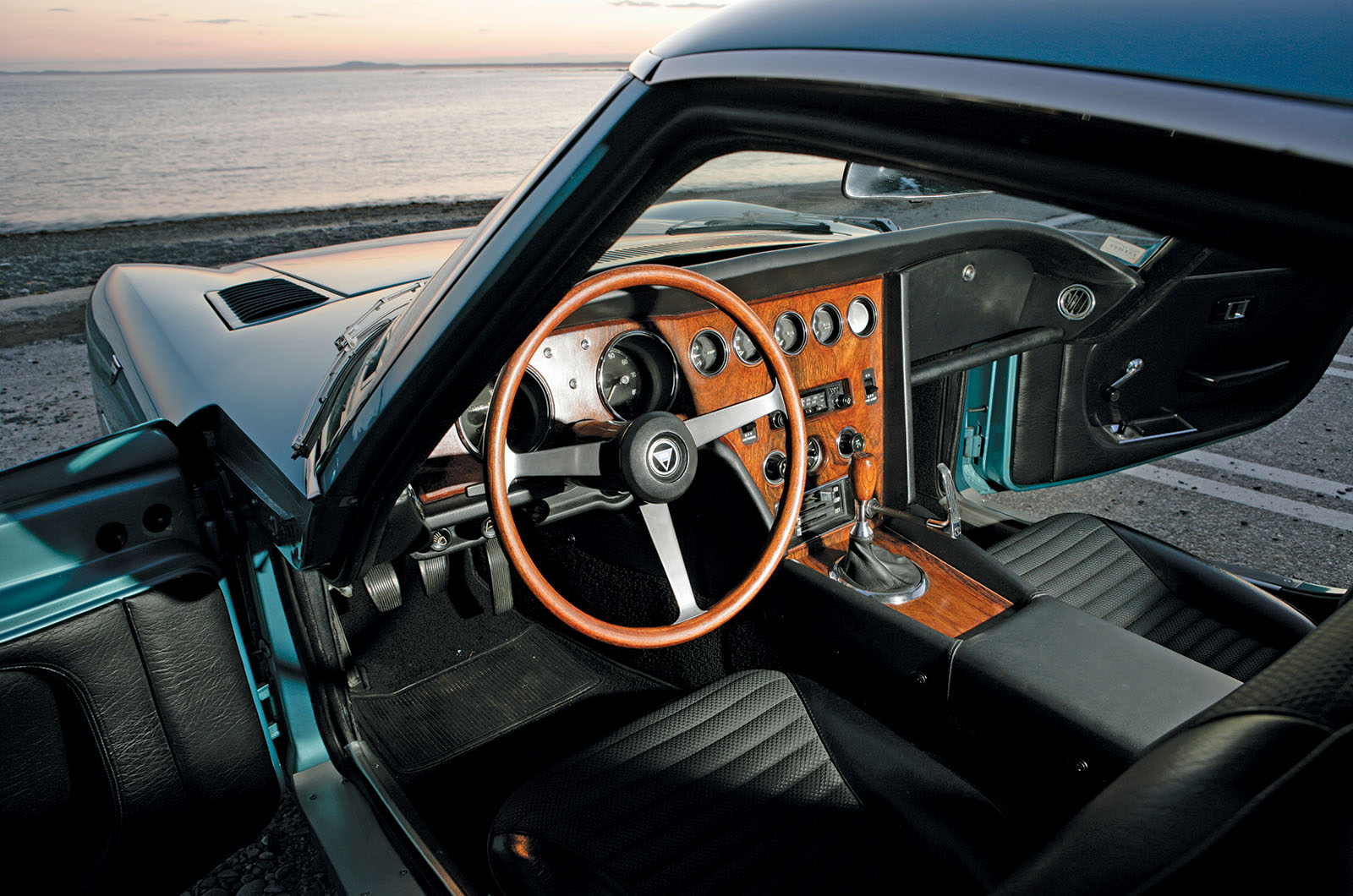 Classic & Sports Car – Toyota 2000GT: challenging the status quo