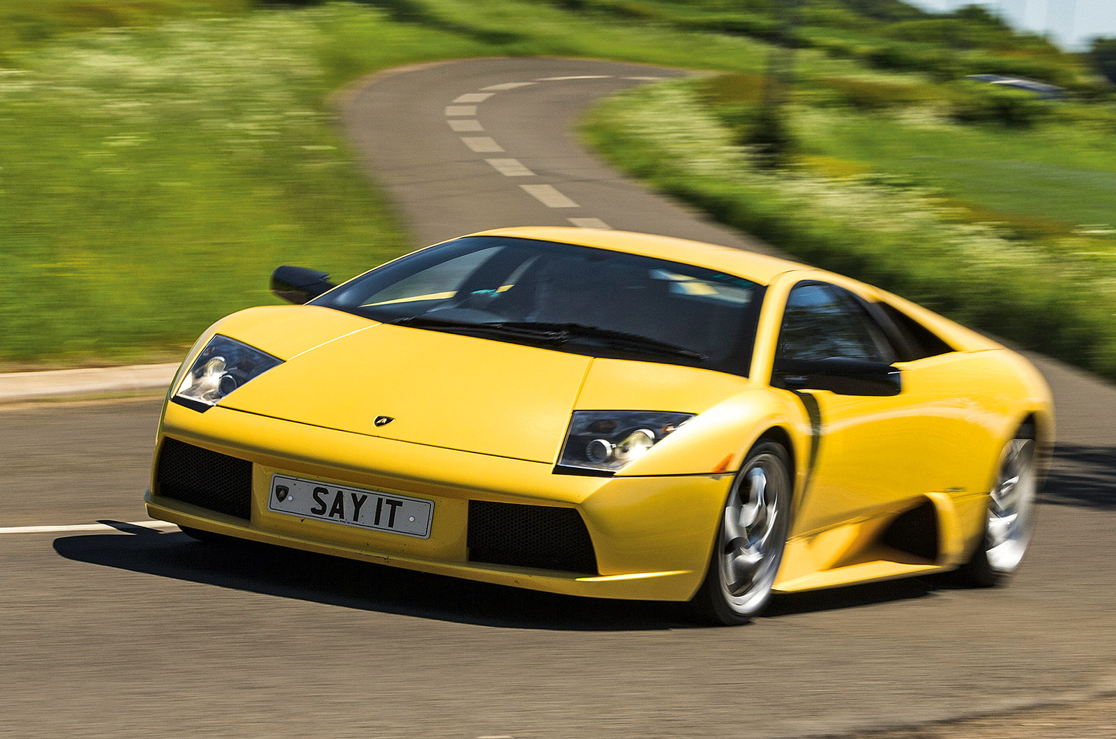 Classic & Sports Car – Buyer’s guide: Aston Martin V12 Vanquish