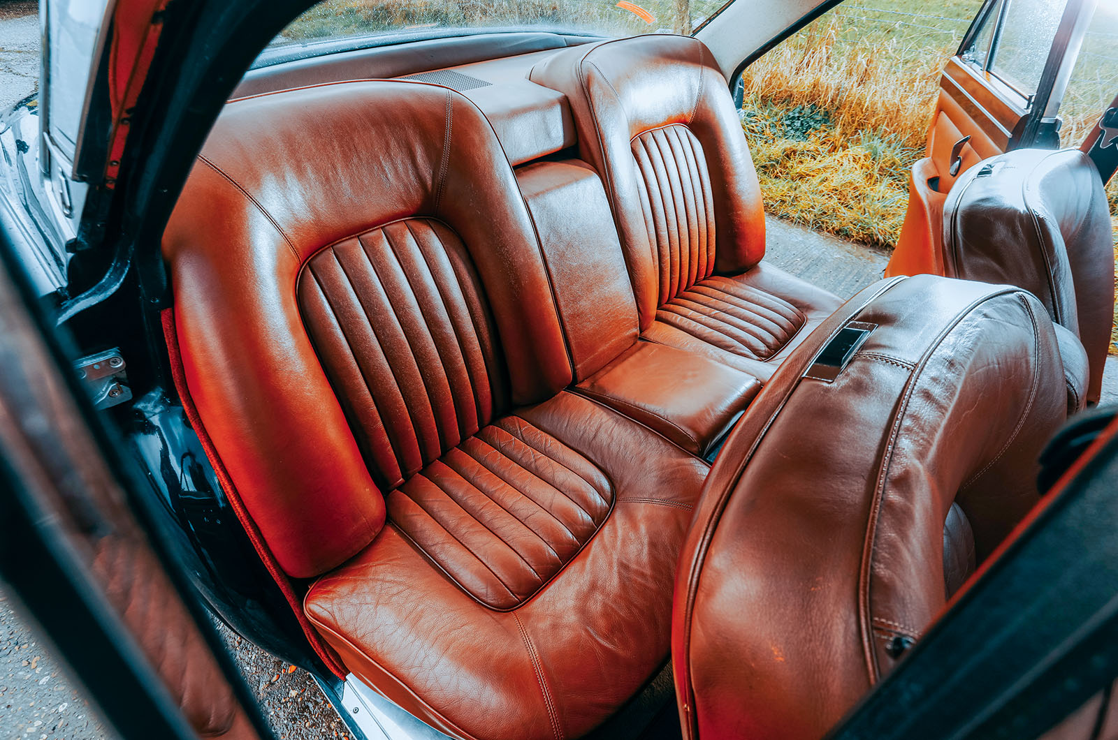 Classic & Sports Car – Jaguar XJ6 2.8 vs Rover 3.5 Litre Coupé: changing of the guard