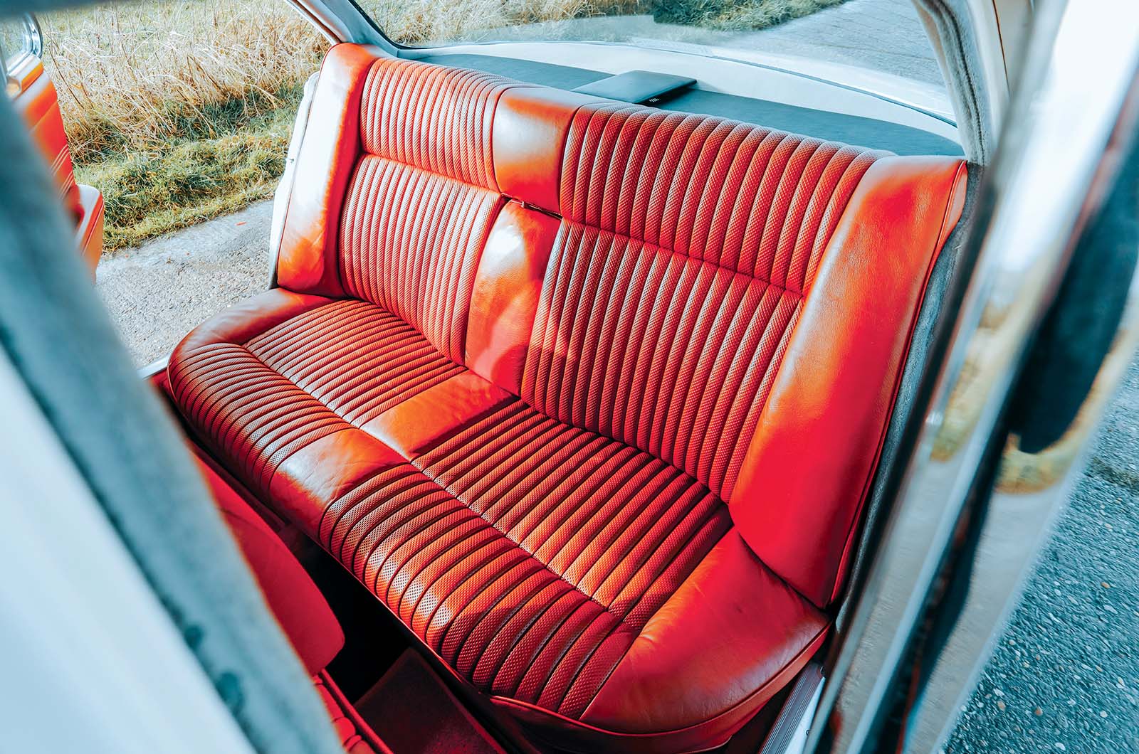 Classic & Sports Car – Jaguar XJ6 2.8 vs Rover 3.5 Litre Coupé: changing of the guard