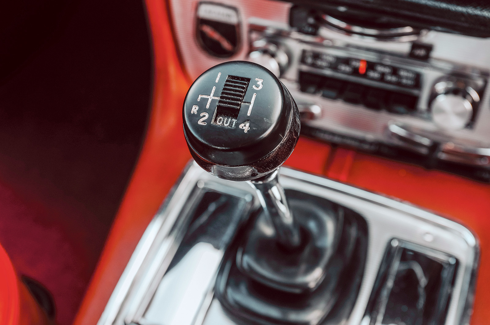 Classic & Sports Car – Jaguar XJ6 2.8 vs Rover 3.5 Litre Coupé: changing of the guard