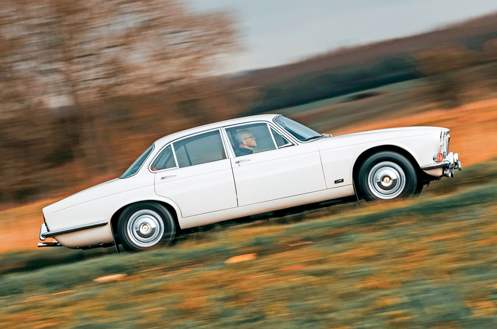 Classic & Sports Car – Jaguar XJ6 2.8 vs Rover 3.5 Litre Coupé: changing of the guard